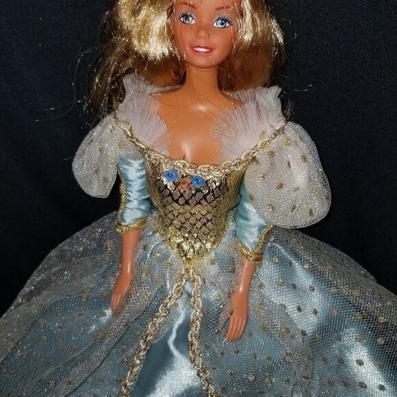 Vintage Barbie doll with blue and gold dress - Picture 3 of 5